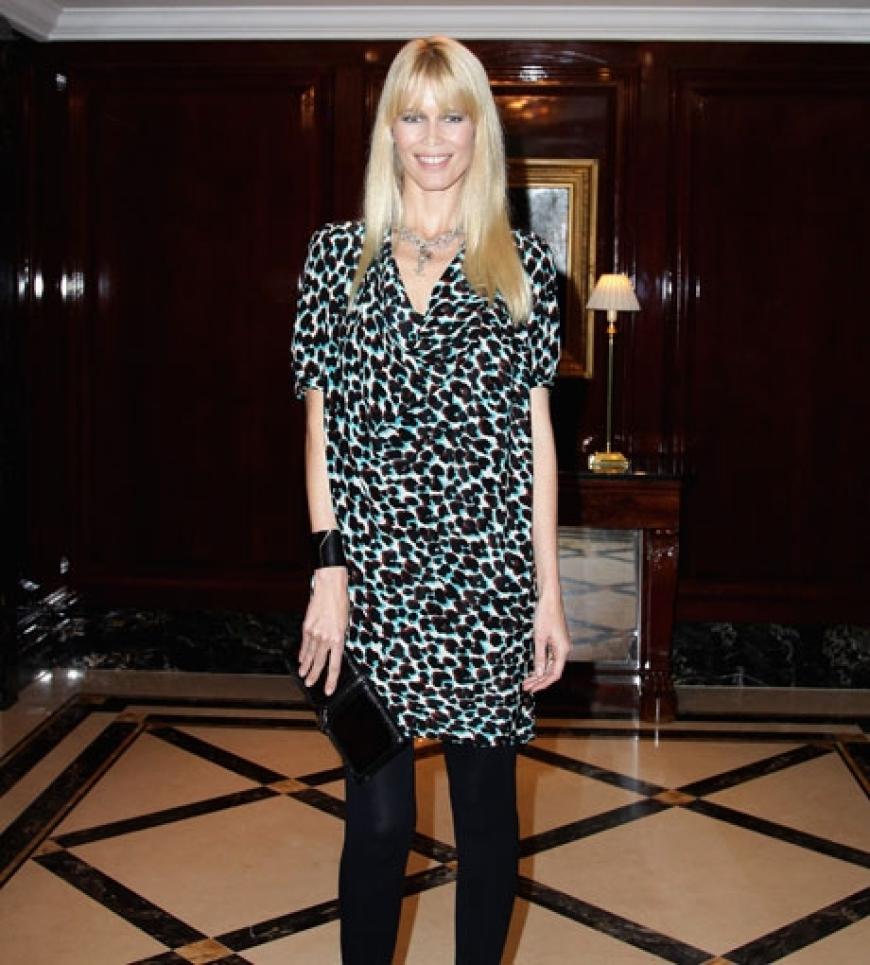 Das deutsche Topmodel Claudia Schiffer misst 1,80