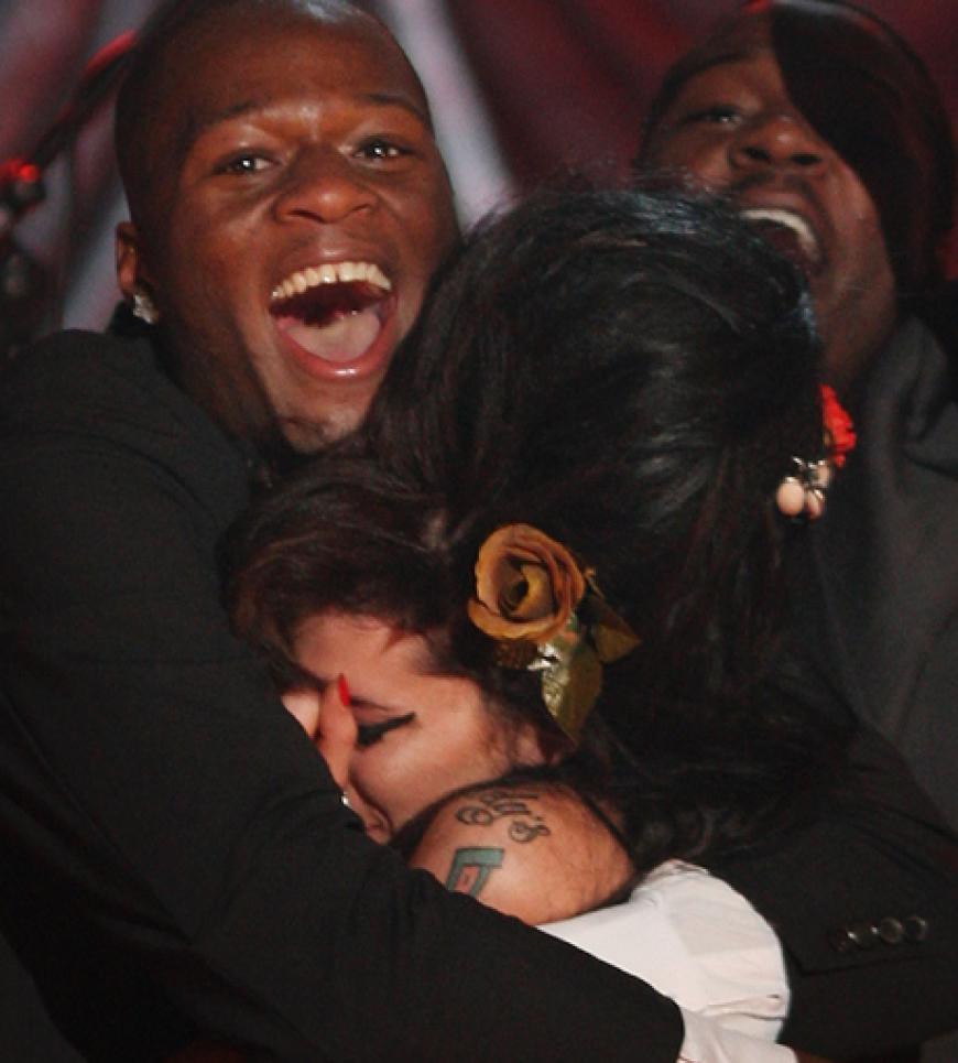Bei den Grammys freuen sich Stars wie 50 Cent über den Erfolg der jungen Sängerin.