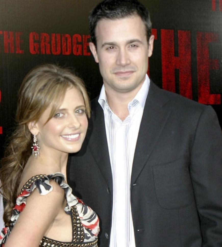 Babyglück: Das Schauspieler-Ehepaar Sarah Michelle Gellar und Freddie Prinze Jr. sind seit dem 19. September stolze Eltern der kleinen Charlotte Grace Prinze. Für die beiden ist es das erste gemeinsame Kind