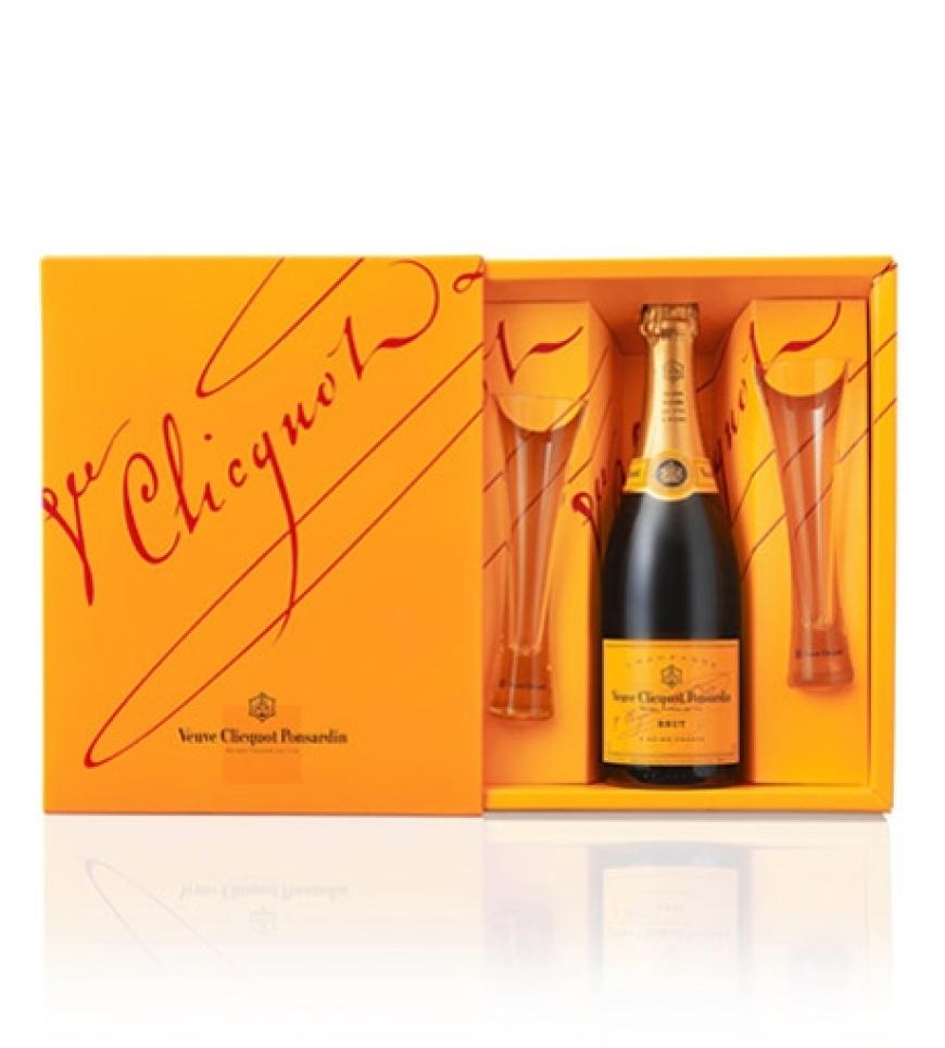 Zum Anstoßen: Kommt die GeschenkBox von Veuve Cliquot mit zwei Gläsern. 0,75l, ca. 49,95 Euro