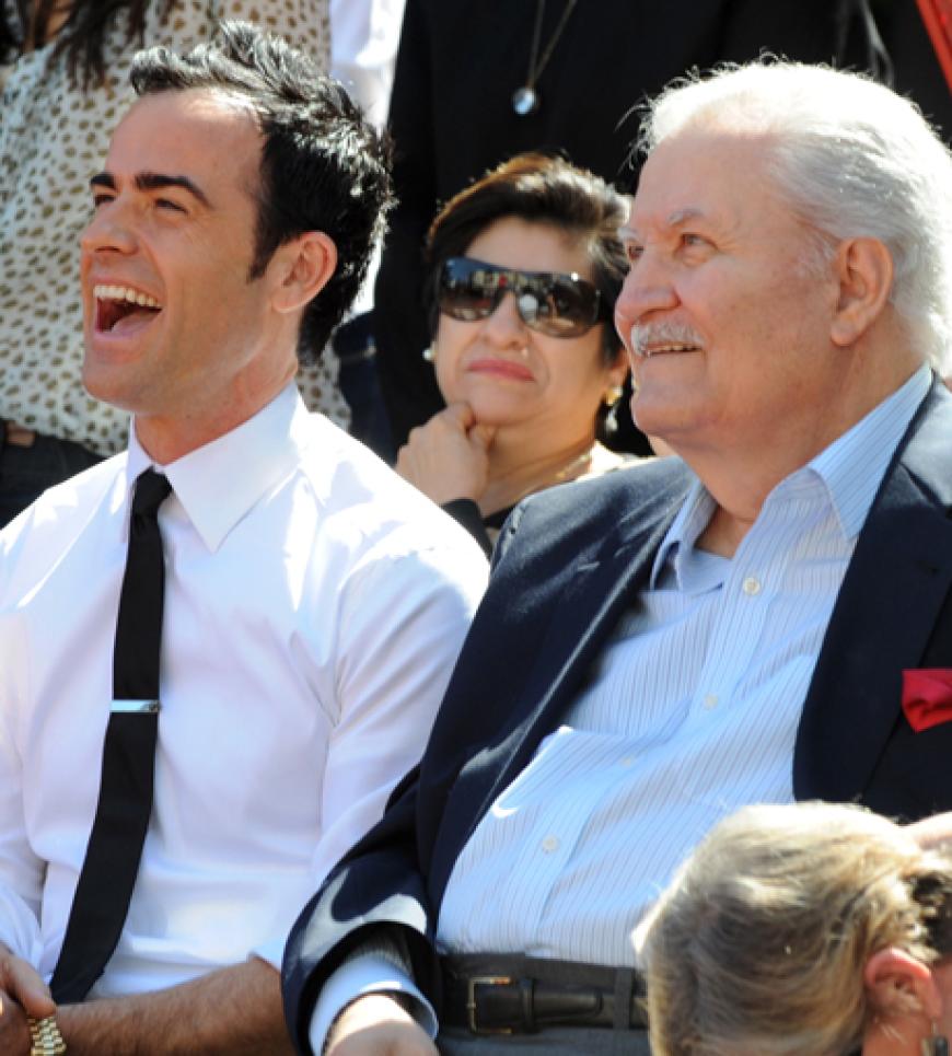 In Anwesenheit von ihrem Lover Justin Theroux und ihrem Vater John wurde die Schauspielerin ausgezeichnet