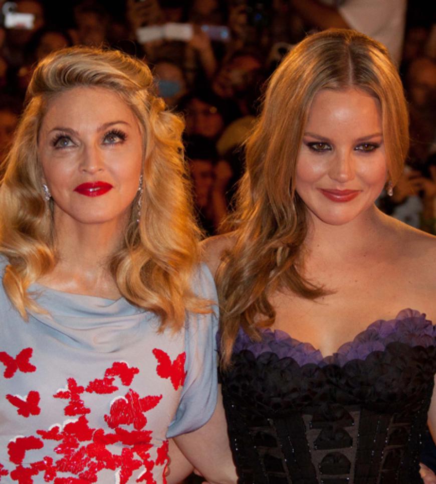 Madonna schaut sich mit Andrea Riseborough die Vorstellung ihres Films W.E an