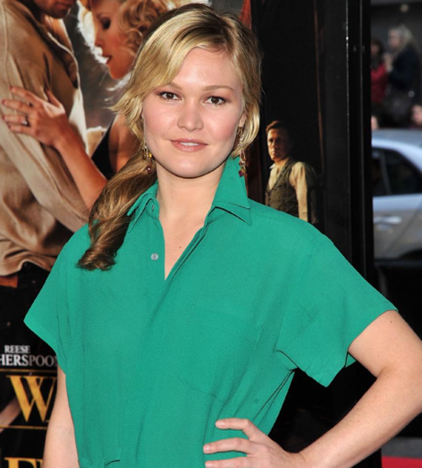 Lange nichts mehr von ihr gehört: Schauspielerin Julia Stiles in Grün