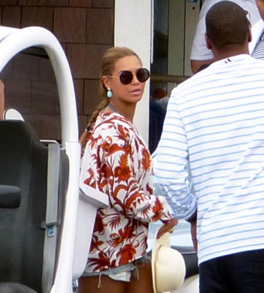 Relaxen pur: Beyoncé genießt die Sonne und die Ruhe - und den ersten gemeinsamen Urlaub als Familie mit Baby
