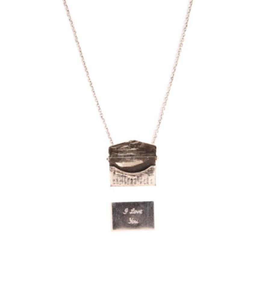 Die Strand-Hochzeit: Kette von Urban Outfitters, ca. 30 Euro