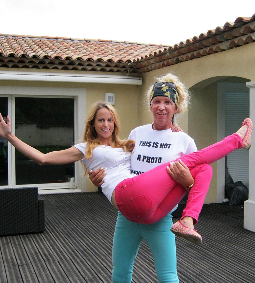 Nikki und Alicia wollen ihr Leben in Deutschland hinter sich lassen