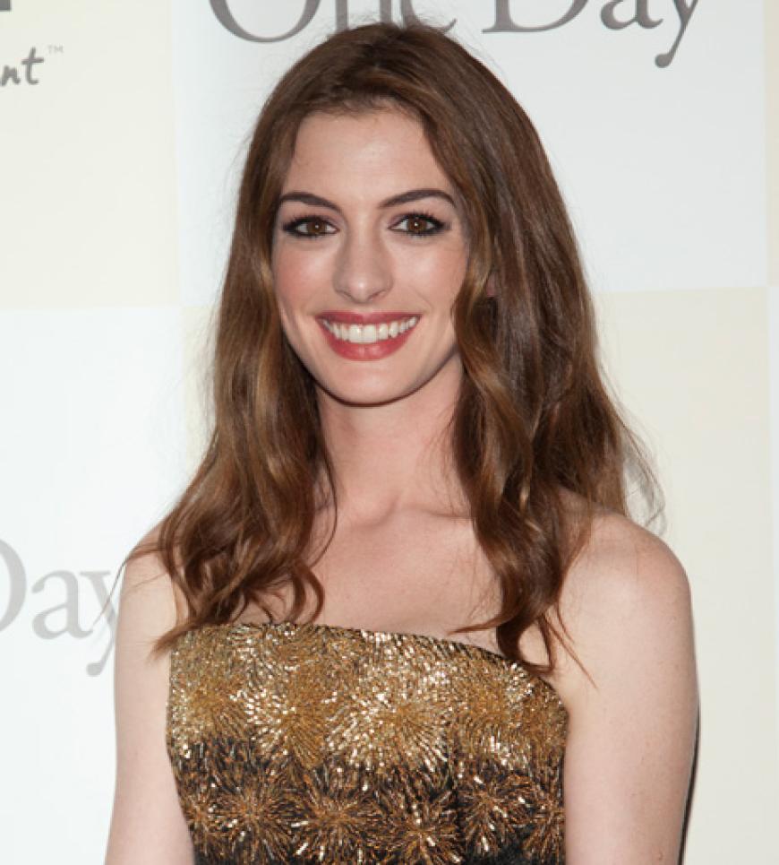 Noch vor einigen Monaten war ihr dunkelbraunes Haar und ihrer Rehaugen ihr Markenzeichen: Anne Hathaway