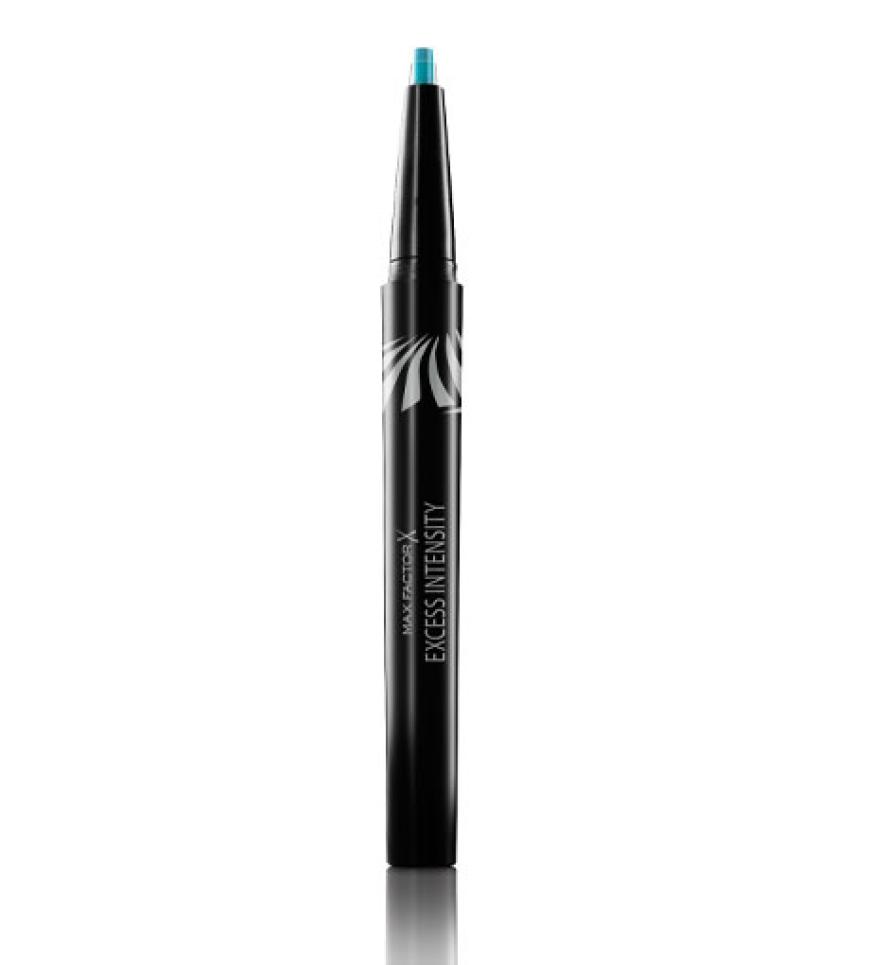 Wir gehen unter die Linienrichter: Pünktlich zum WM-Start sorgt der Max Factor Excess Intensity Longwear Eyeliner für den perfekten Lidstrich. In vier intensiven Nuancen erhältlich, ab 7,49 Euro