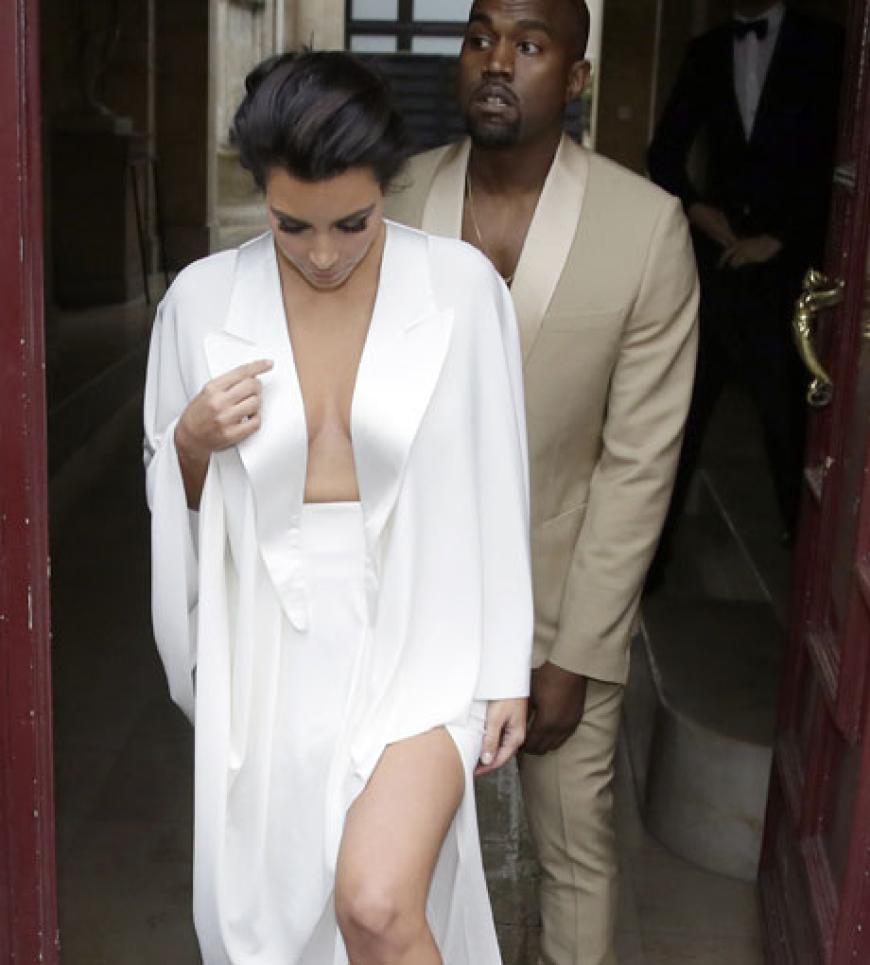 Kimye luden zunächst nach Paris, wo es eine große Pre-Party zur Hochzeit gab. Am Samstag ging es dann mit der ganzen Sippschaft nach Florenz zur Hochzeit
