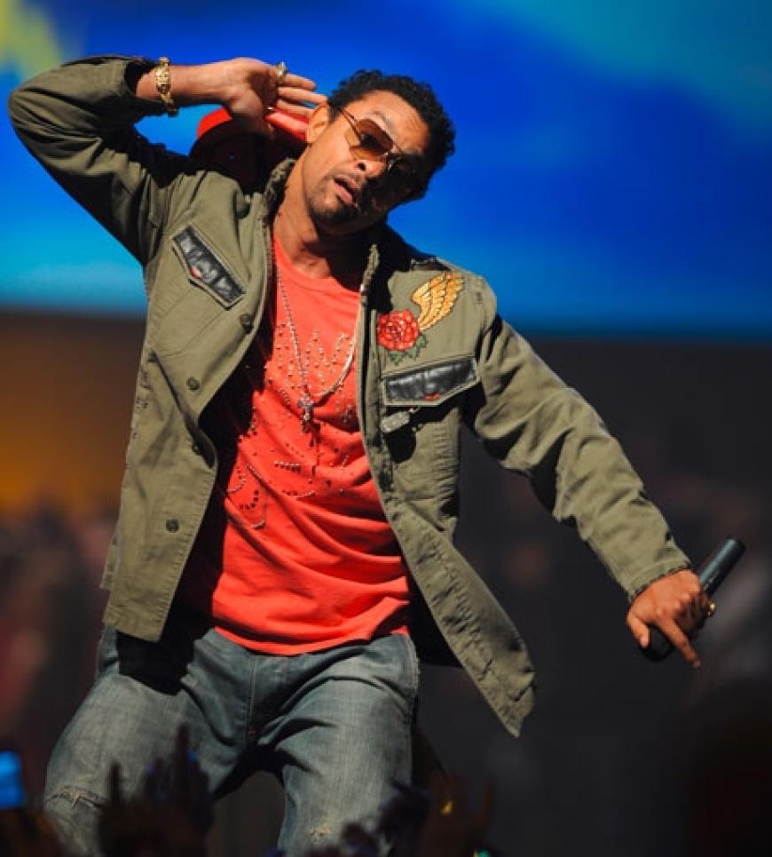 Shaggy lässt das Publikum mitsingen