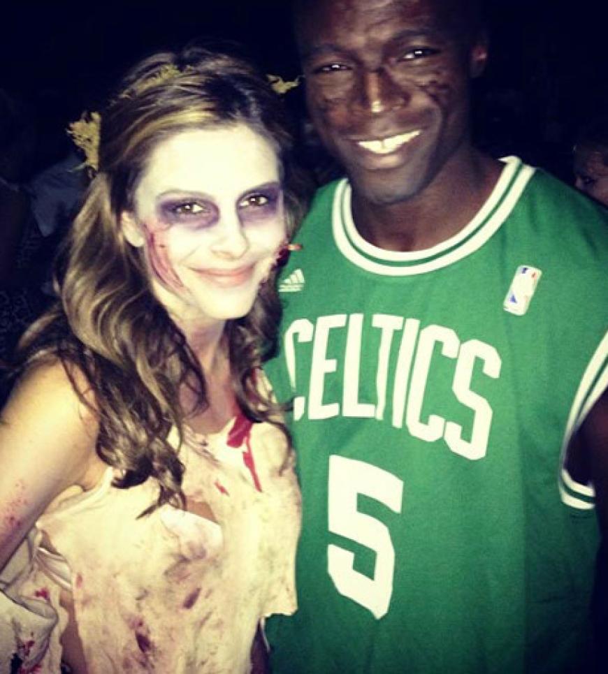 Aber auch ihr Ex-Mann Seal liebt Halloween - auch wenn sein diesjähriges Outfit nicht sonderlich kreativ war. Hier posiert er mit Schauspielerin Maria Menounos