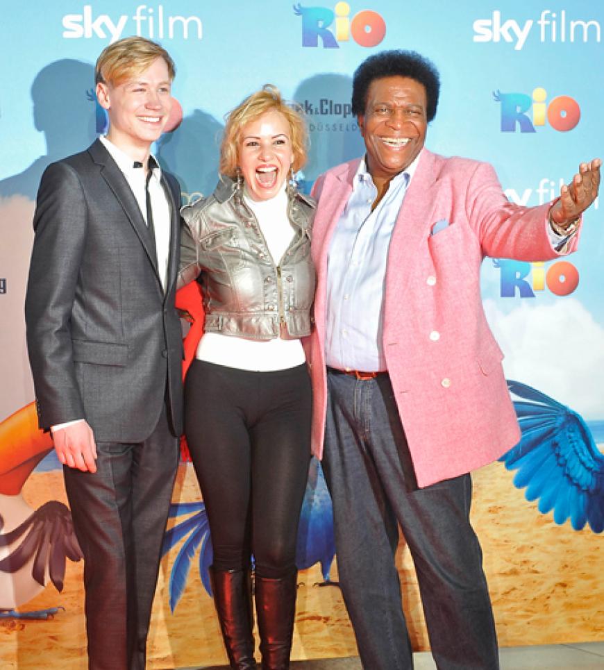 David Kross, Sänger Roberto Blanco mit seiner zukünftigen Frau Luzandra Strassburg