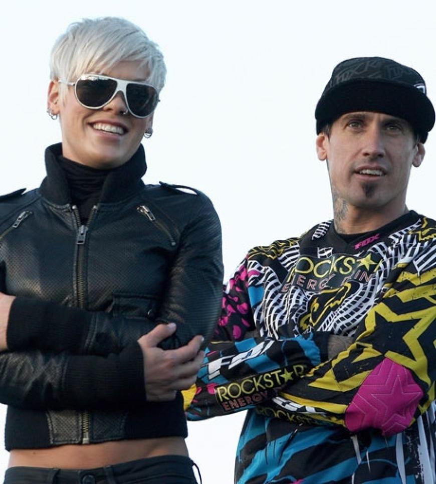 Alte Liebe rostet nicht: 2006 gaben sich Sängerin Pink und Motorcrossfahrer Carey Hart in Costa Rica das Ja-Wort. Im Februar 2008 trennten sie sich, fanden aber ein Jahr später wieder zusammen