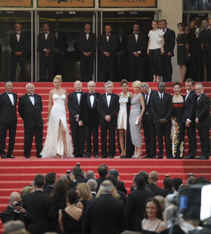Die Jury und das Film-Kommitee stellten sich für ein Foto auf