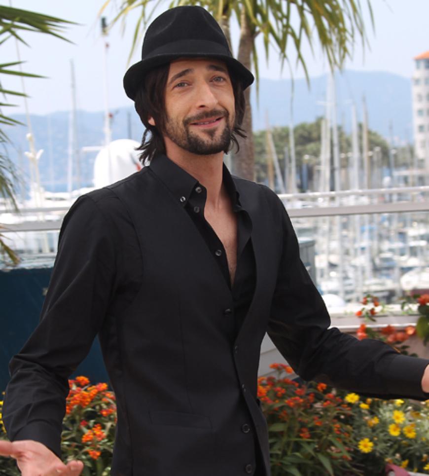 Oscarpreisträger Adrien Brody zeigte sich vor der ersten Filmvorführung allerbester Laune
