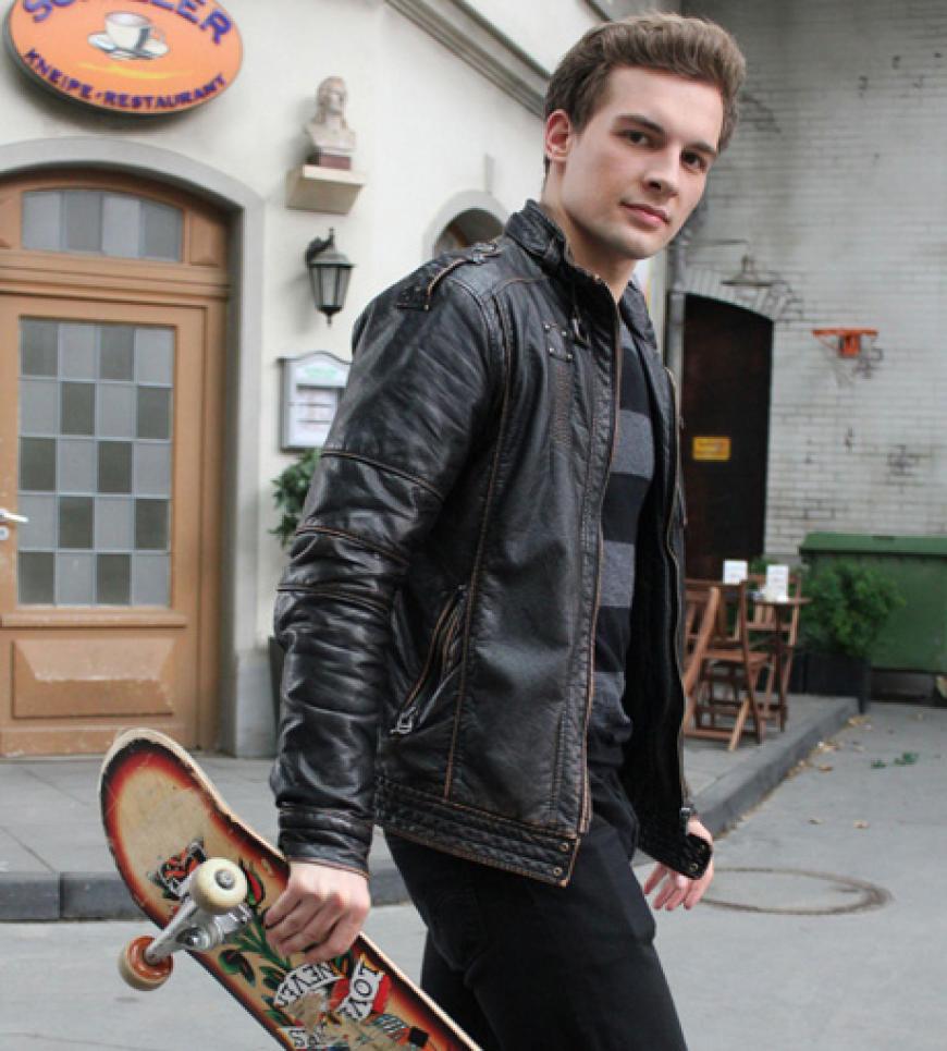 Eric Stehfest spielt