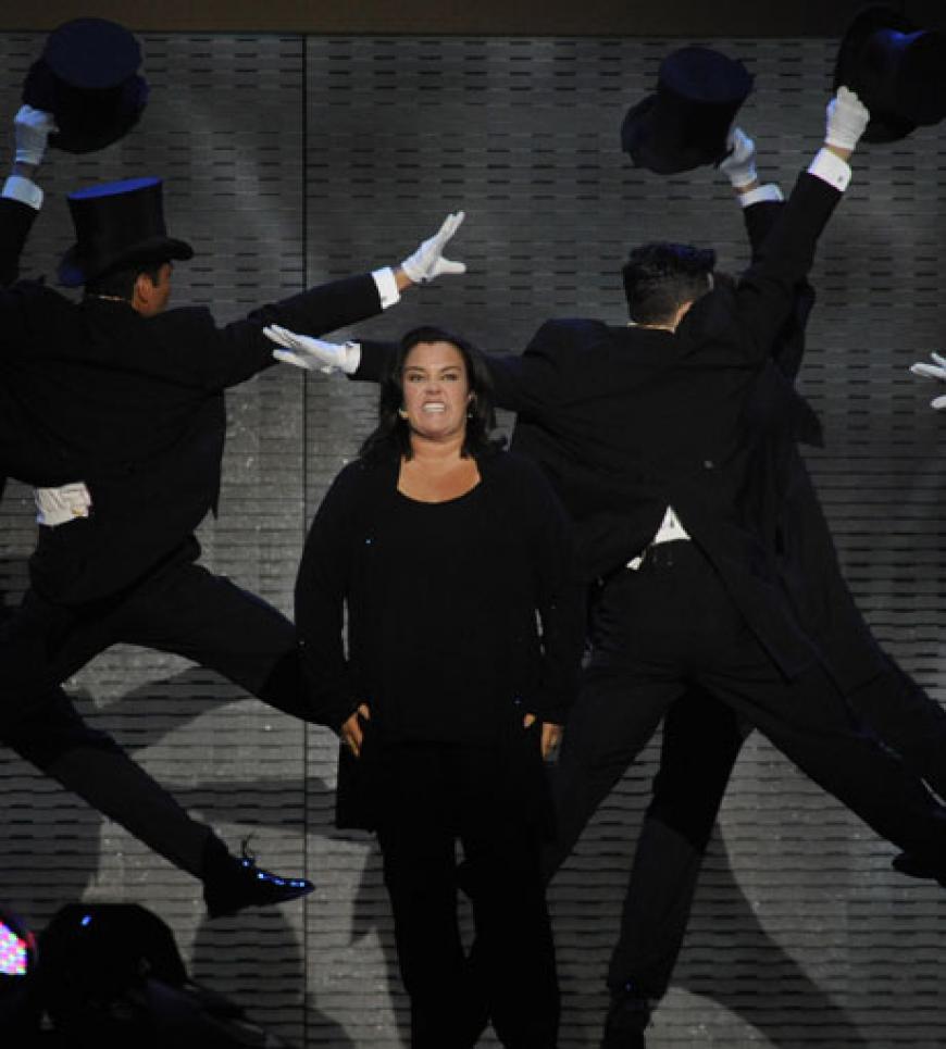 Schauspielerin und Talk-Show-Kollegin Rosie O'Donnell performte ebenfalls für die Talk-Masterin