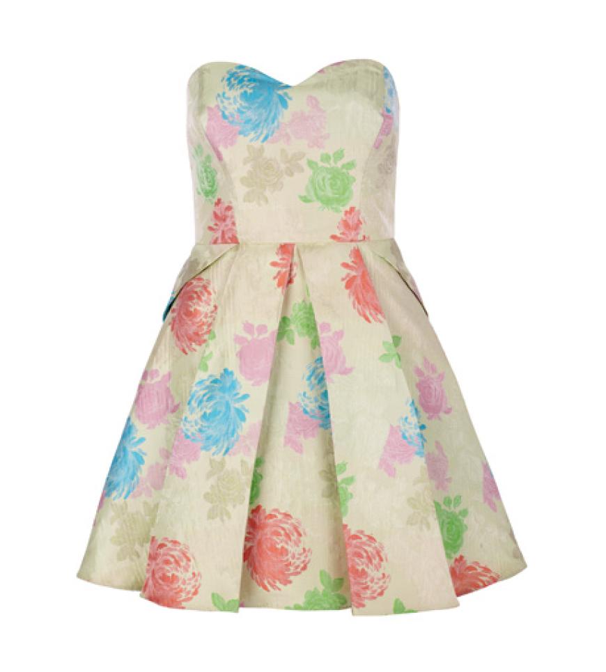 In diesem kurzenBallkleid von New Look würden wir gerne in den 1. Mai tanzen, ca. 40 Euro