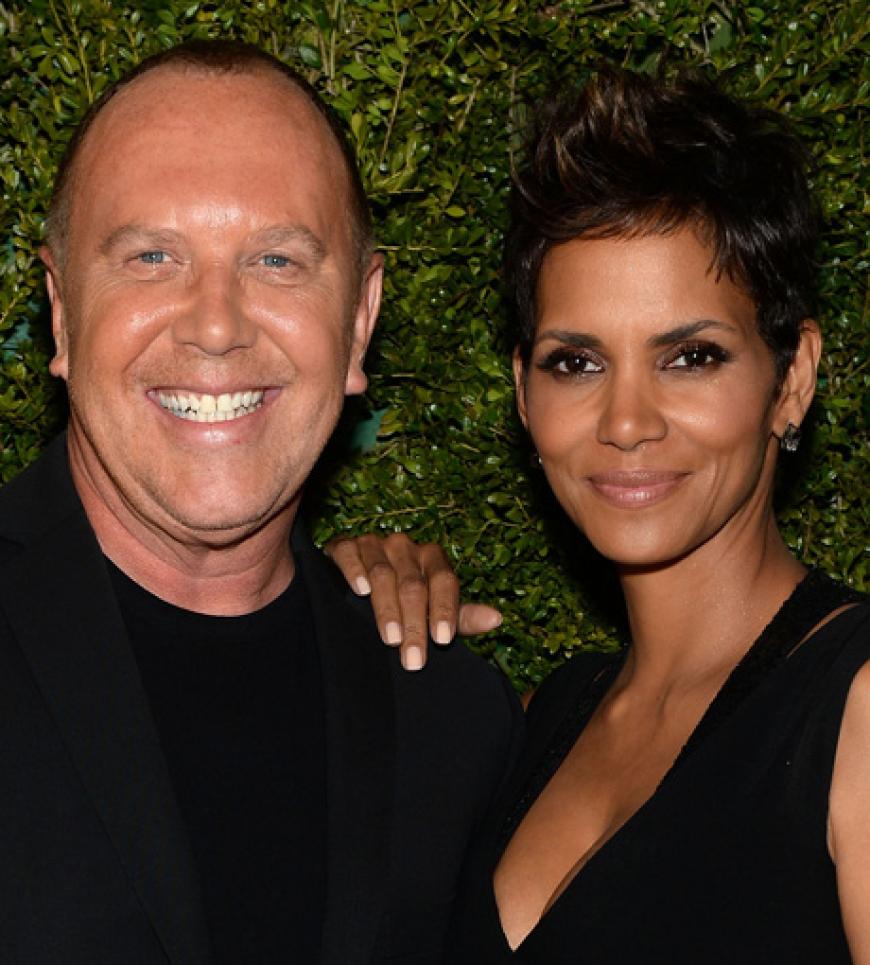 Was für ein Team: Halle Berry und Kors haben zusammen zwei Uhren kreiert, deren Verkauf Mahlzeiten für hilfsbedürftige Kinder und deren Familien spendet. Die beiden wollen auch Reisen unternehmen, um vor Ort zu sehen, wie das UN World Food Programm arbeitet.