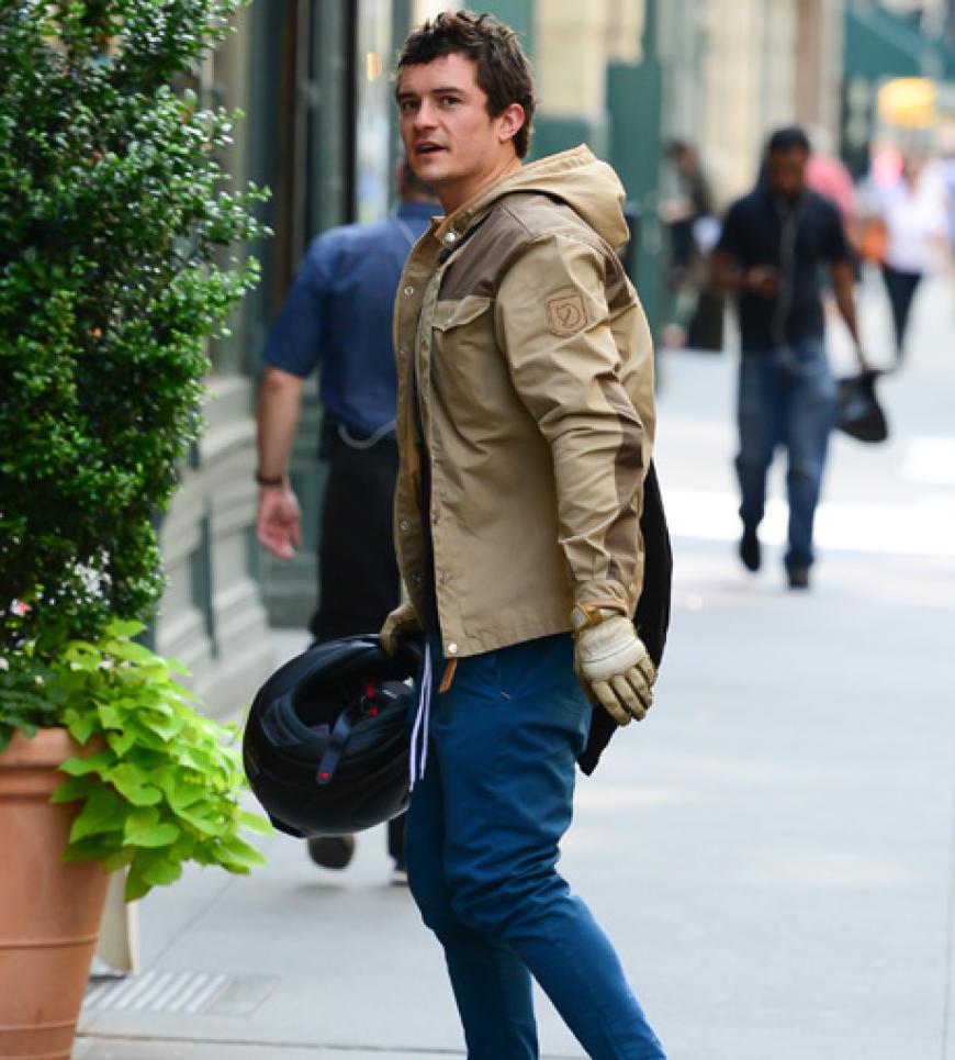Richtig! Es ist Hollywood-Schnuckel Orlando Bloom, der mit seinem neuen Gefährt durch New York brauste