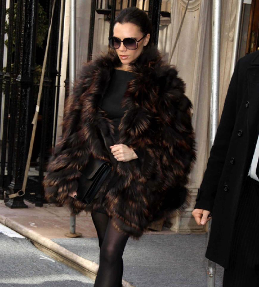 Beckhams neue Kleider: Am Sonntag präsentierte Victoria Beckham im Rahmen der New York Fashion Week ihre neuen Entwürfe für den Herbst/Winter 2011. Ihre tragbare Mode wirkt entspannt und locker, so wie sich der schwangere Designerin wohl auch im Moment selbst fühlt. Wir sind begeistert, aber überzeugen Sie sich am besten selbst!