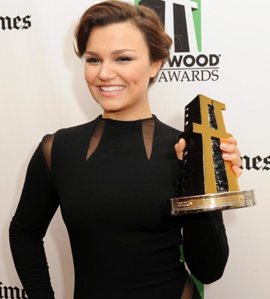 Broadway-Star Samantha Barks mit der Auszeichnung für