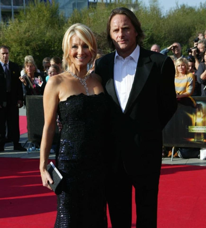RTL-Lady Frauke Ludowig und Kai Roeffen posieren für die Fotografen