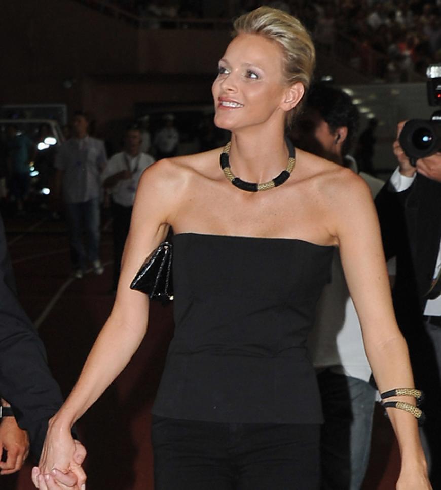 Prinzessin Charlene von Monaco weiß ihren trainierten Body in Szene zu setzen. Ihr Stil: Klassisch-elegant mit ein wenig Sex-Appeal