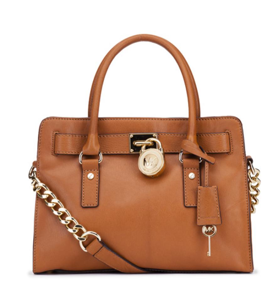 Mit dieser Handtasche outet man sich als absolute Fashionista. Von Michael über michaelkors.com, ca 280 Euro
