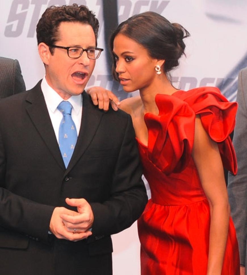 Regisseur J.J. Abrams hat das neue Star-Trek-Abenteuer gedreht. Hier mit der Hauptdarstellerin Zoe Saldana