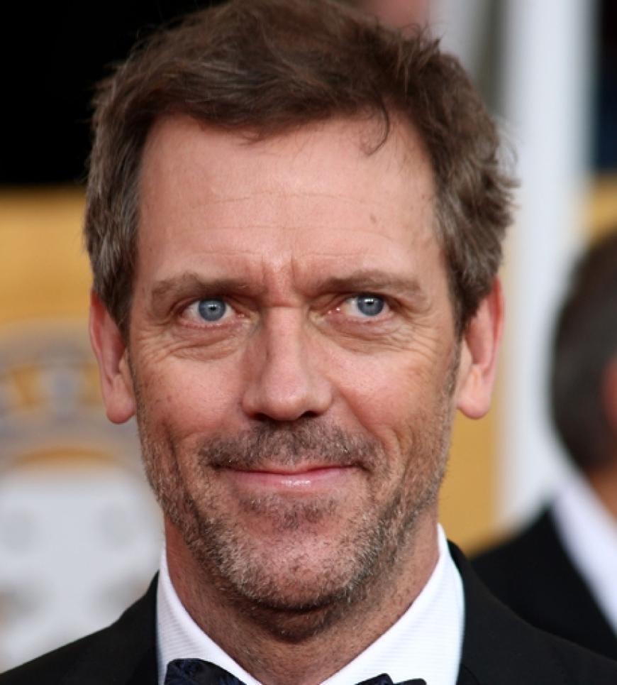Dr. House mit einem Lächeln, wer hätte das gedacht! Schauspieler Hugh Laurie.