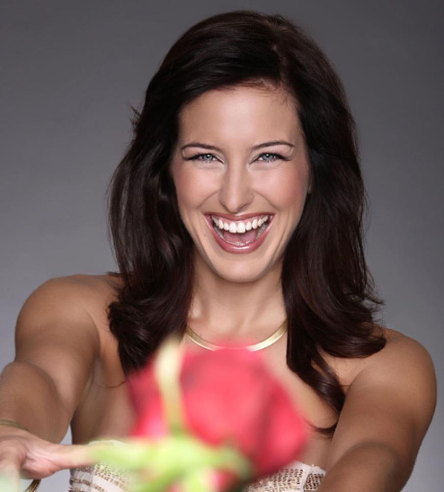 Mona, 30, aus Mannheim:´ Mona wurde 1982 in Luzern in der Schweiz geboren, heute lebt sie alleine in einer 2-Zimmer-Wohnung in Mannheim. Dort leitet sie ein Fitnessstudio und gibt u.a. Zumbakurse