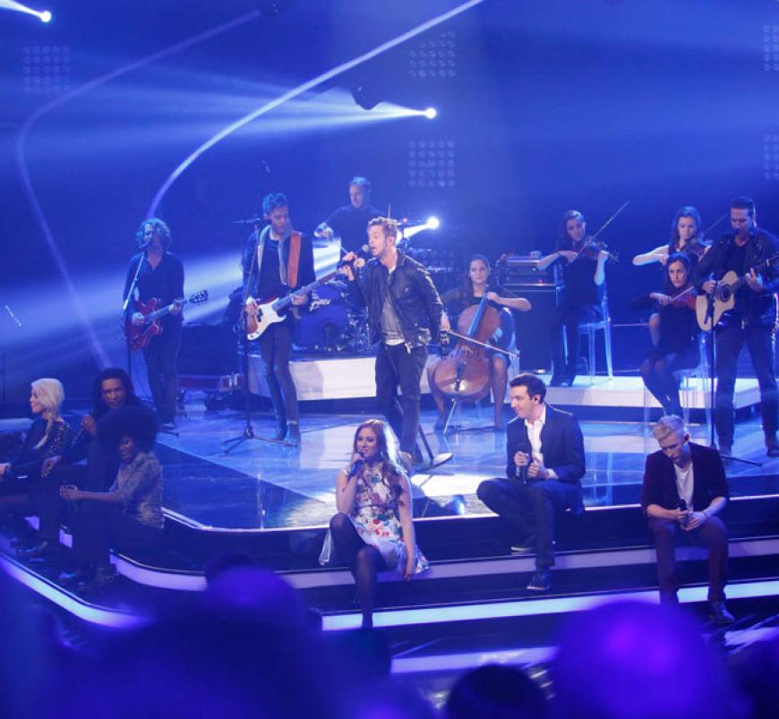 Hier singen die Kandidaten zusammen mit den Superstars von OneRepublic