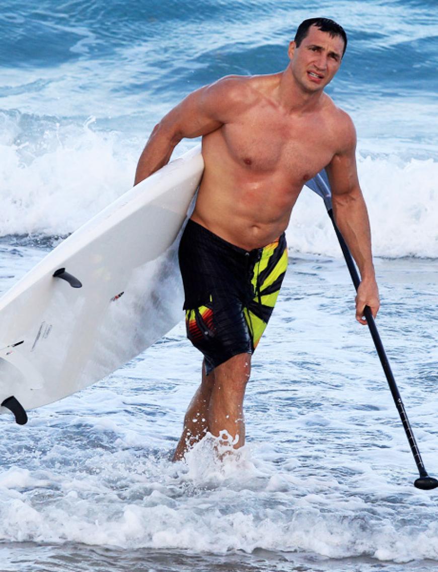 Heiß, heißer, Wladimir Klitschko! Der Profi-Boxer macht nicht nur im Ring eine hervorragende Figur. Auch am Strand von Hollywood-Beach zeigt der Sportler gern seine Muckis