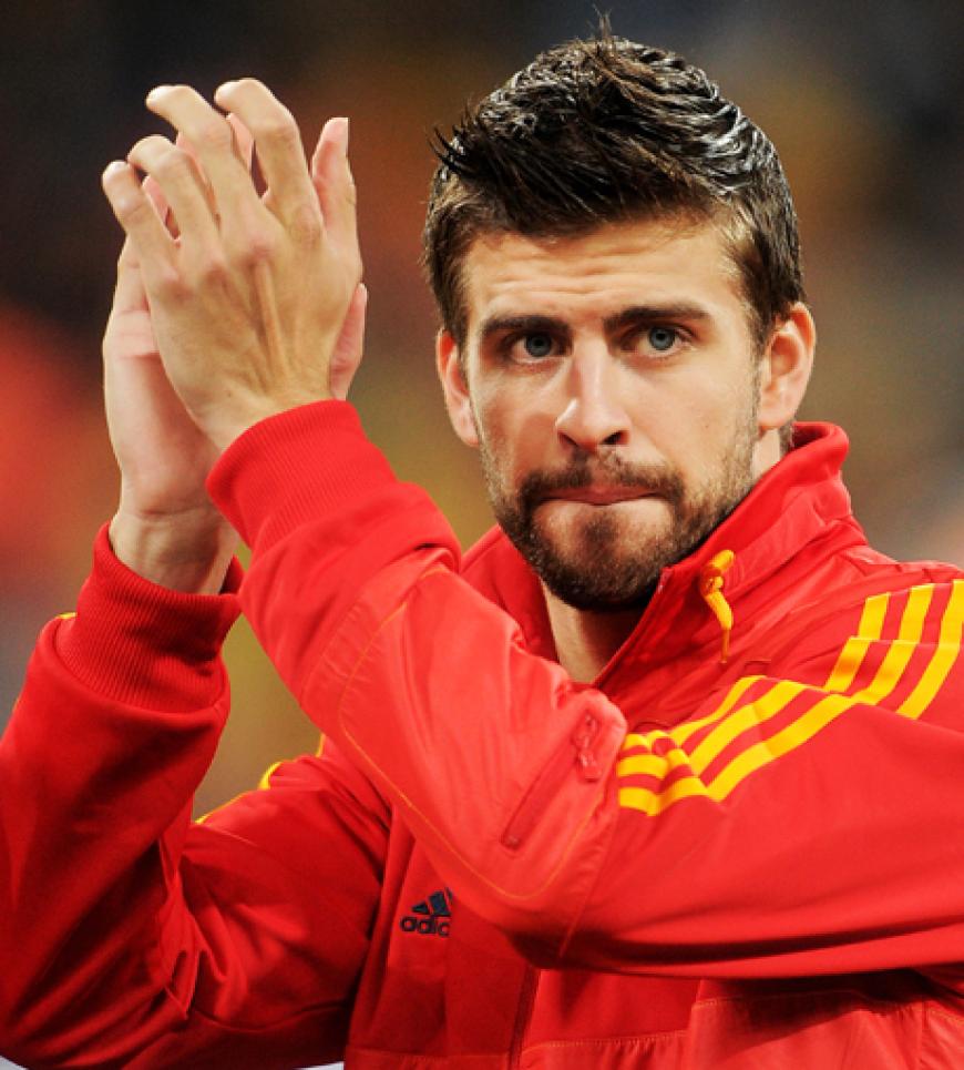 Er hat schon Shakira verzaubert - kein Wunder, dass auch Online-Ressortleiterin Catarina SEHR angetan von Spaniens Gerard Piqué ist!
