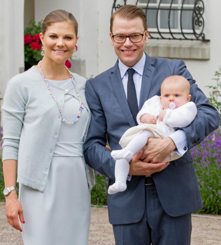 Bitte lächeln: Victoria mit ihrem Mann Daniel und der kleinen Estelle