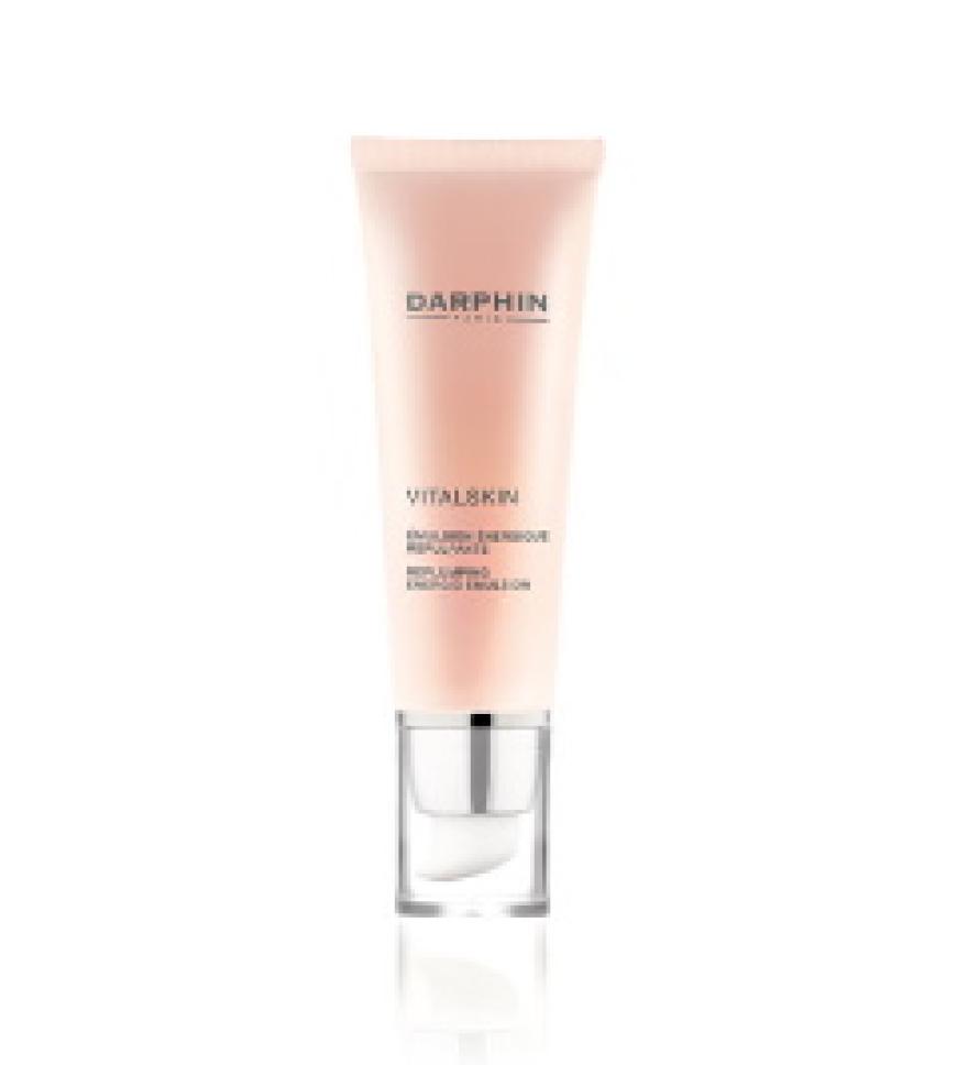 Der Powerriegel für den Teint: Ein Pflanzen-Komplex hat die Aufgabe die hauteigene Energieproduktion anzuregen und ihre Widerstandskraft zu stärken. Vitalskin Émulsion Énergique Répulpante von Darphin, 50ml ca, 42 Euro, in Apotheken erhältlich
