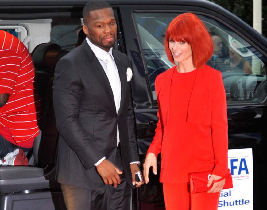 Standesgemäß kommt 50 Cent mit dem VIP-Shuttle - und mit der Miss IFA Eva - zur Eröffnungsgala