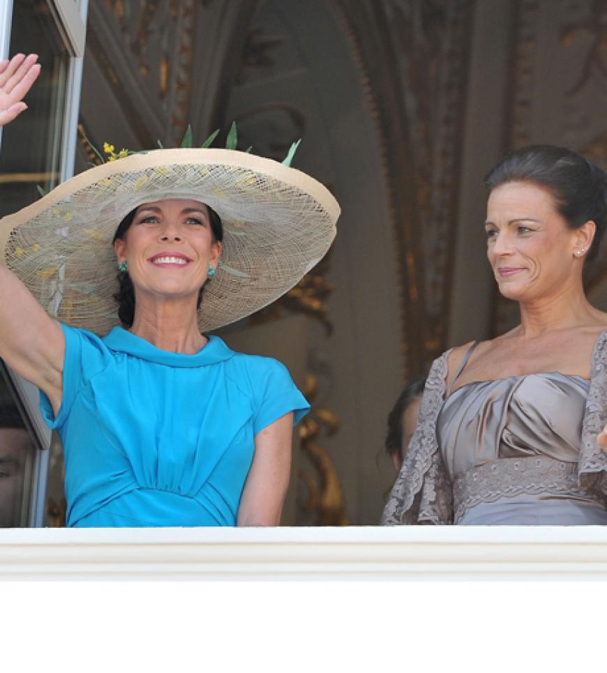 Ebenfalls bei der standesamtlichen Trauung anwesend: Die Schwestern des Bräutigams, Prinzessin Caroline von Hannover und Prinzessin Stephanie von Monaco