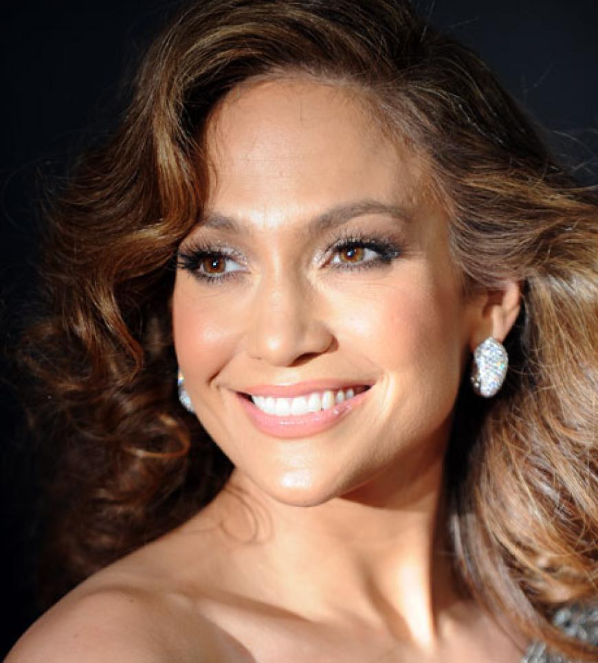 J. Lo liebt es, ihre Wimpern auf XXL-Länge zu trimmen. Mit diesen neuen Tusch-Experten klappts garantiert auch bei Ihnen!