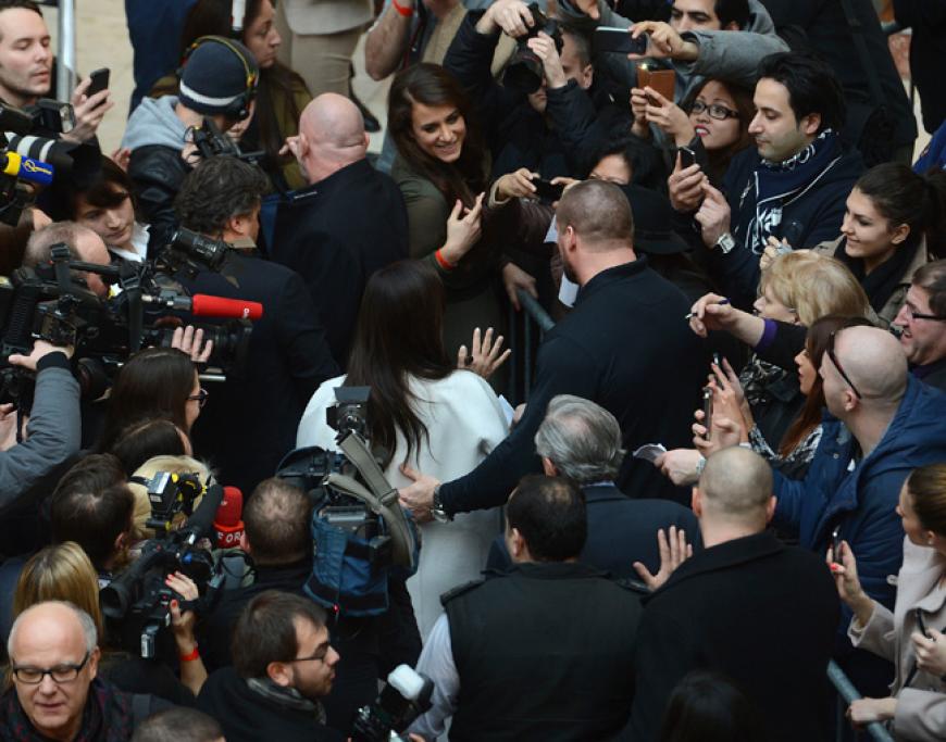 Inmitten der Presse und Fans wurde Kim Kardashian etwas nervös