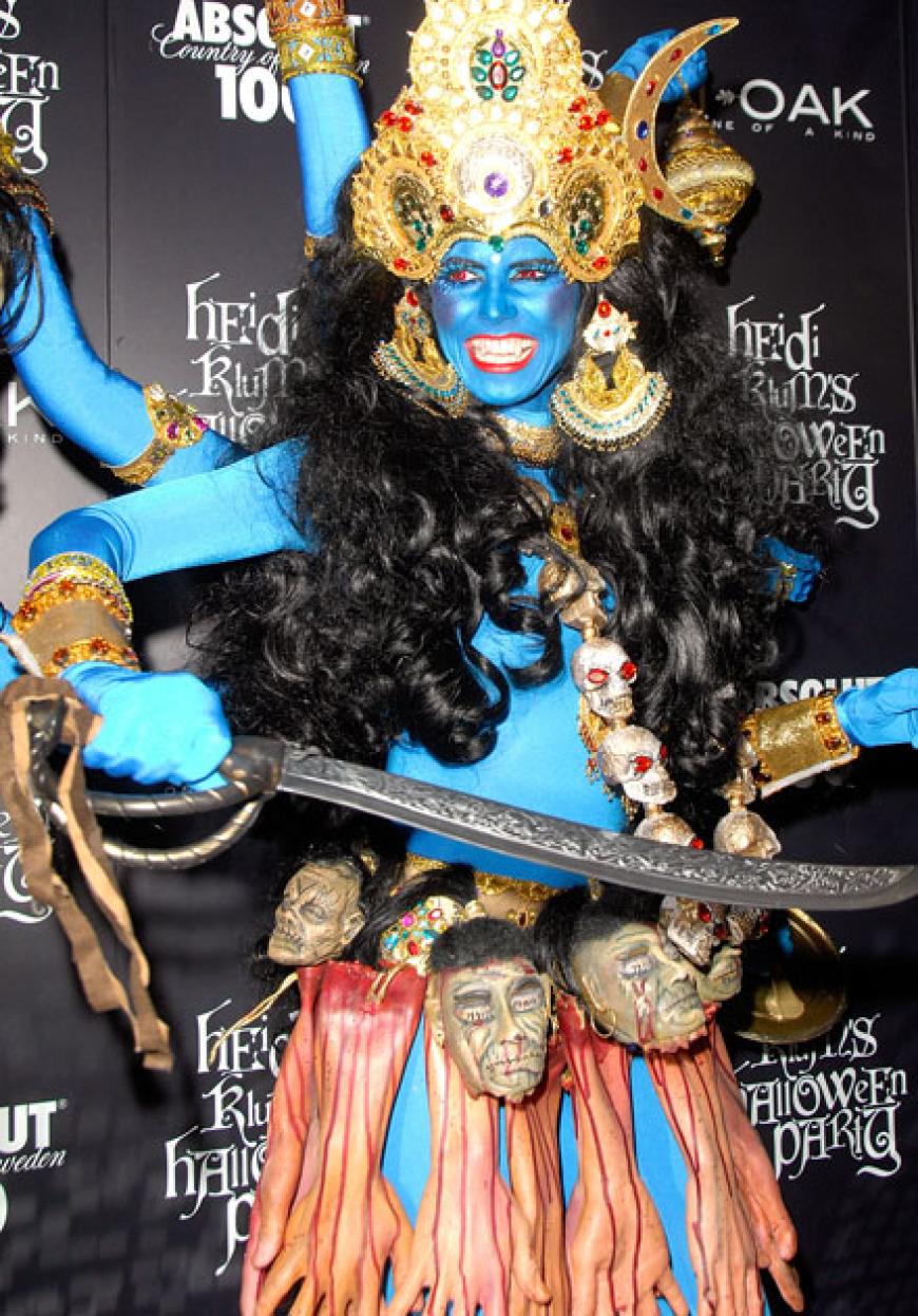 2008 verkleidete Heidi sich als achtarmige Hindu-Göttin der Zerstörung -