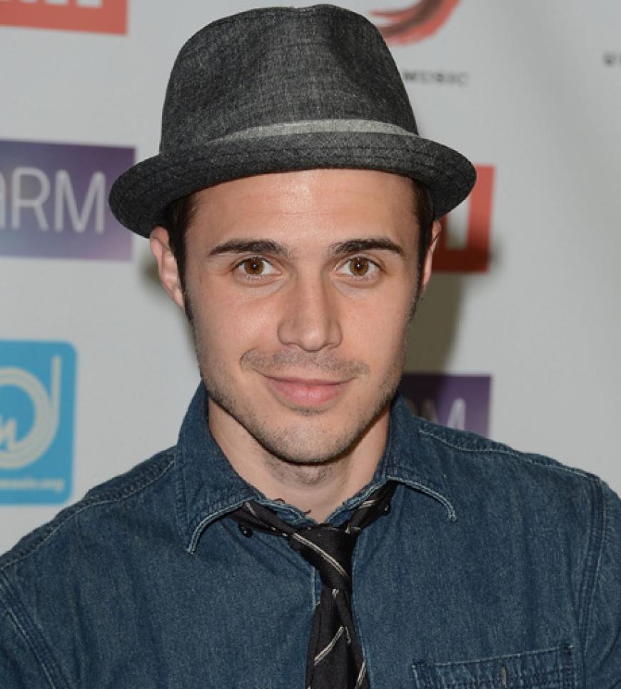 Charmant: Kris Allen mit Hut