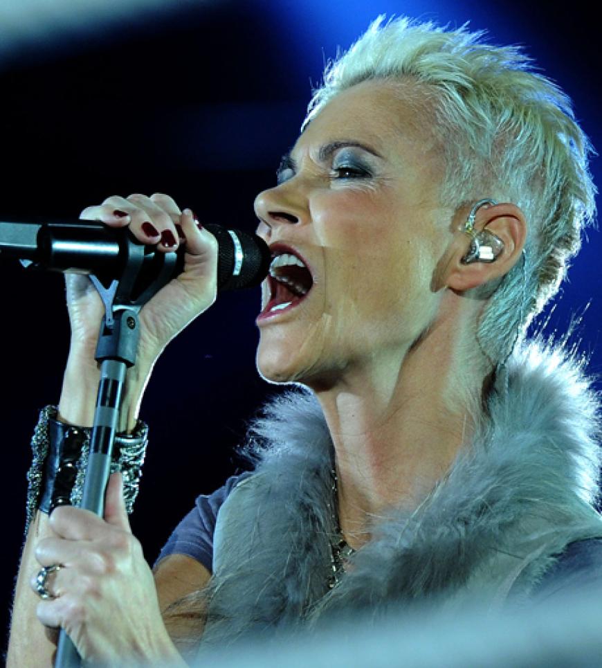 Marie Frederiksson vom Pop-Duo Roxette sang vor dem Kampf in den Lanxess Arena in Köln ...