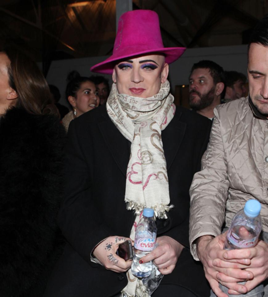 Boy George wurde mit diesem Look in den 80ern bekannt - und gehört auch heute noch zu den bunten Modevögeln