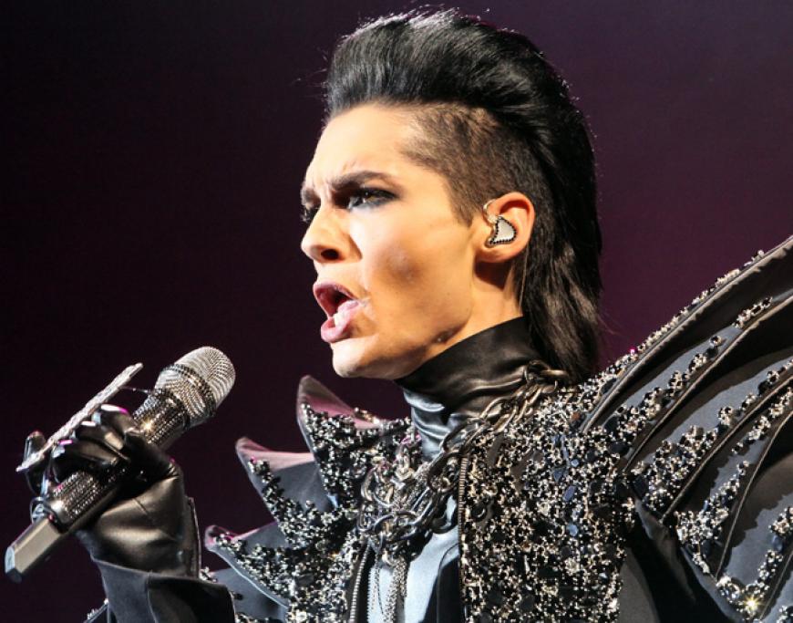 Bill Kaulitz in seinem Designer-Bühnenoutfit