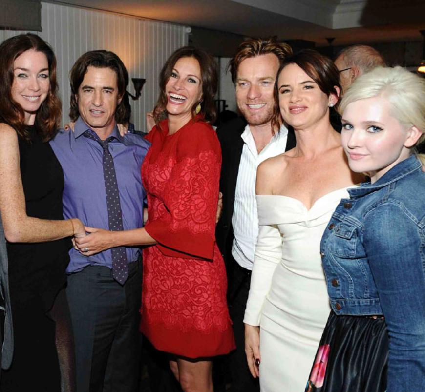 In der dramatischen Komödie sind auch Julianne Nicholson, Ewan McGregor, Juliette Lewis, Abigail Breslin und Dermot Mulroney zu sehen. Auch sie feierten ausgelassenen bei der Party im Soho House Toronto. Ein eingeschweißtes Team!