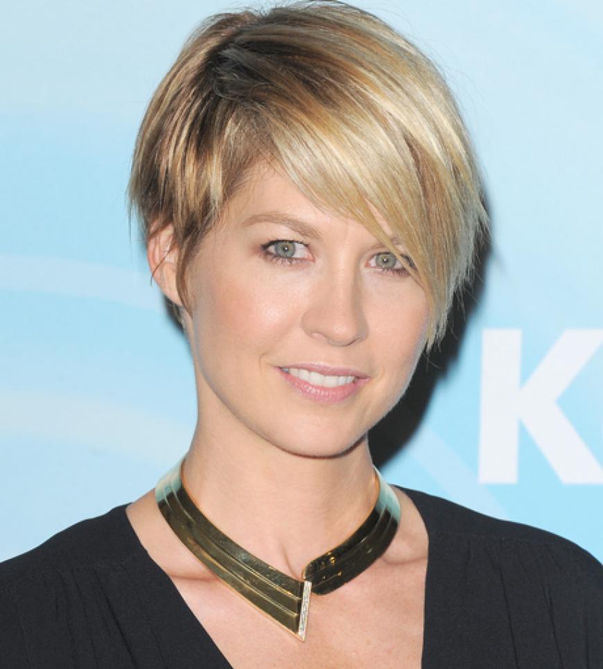 Jenna Elfman strahlte für die Fotografen