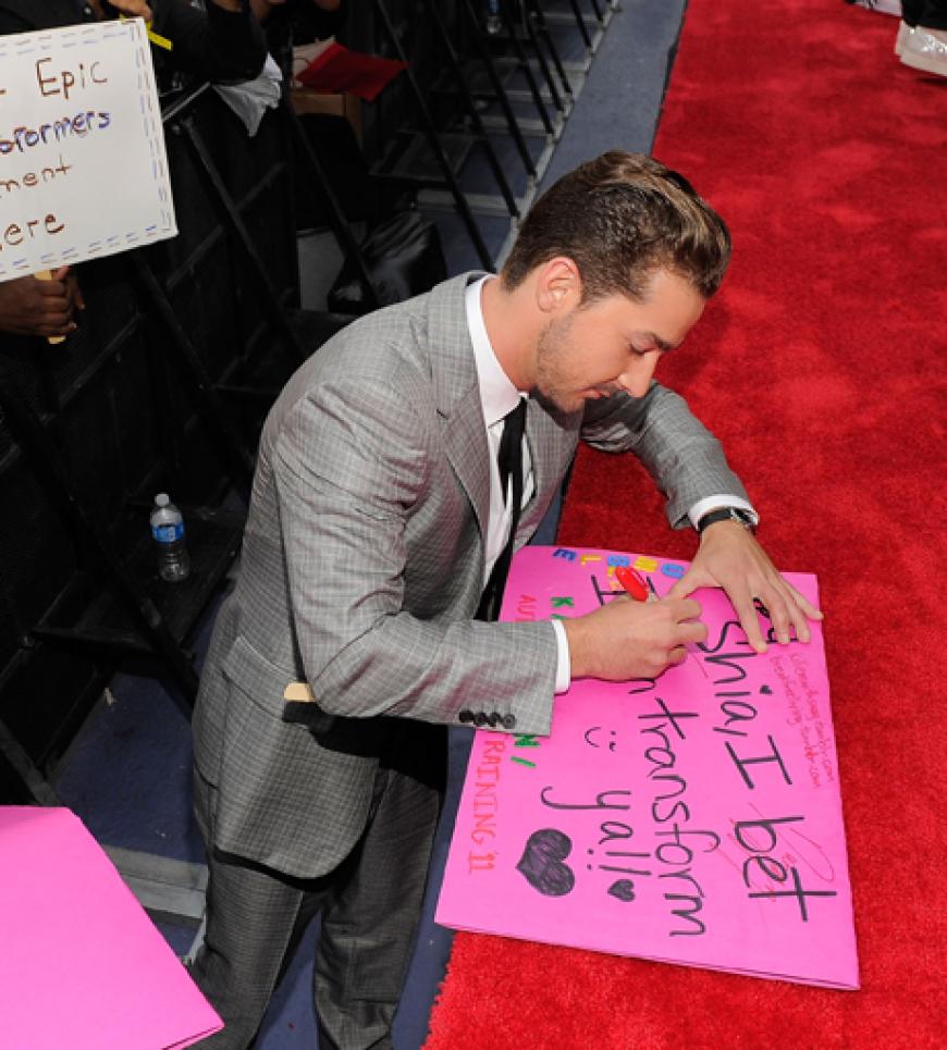 Und Shia LaBeouf und co. gaben gerne ganz viele Autogramme