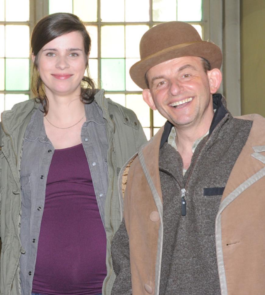 Auch Dominique Horwitz ist mit von der Partie - und Tschirners Babybauch schon deutlich sichtbar